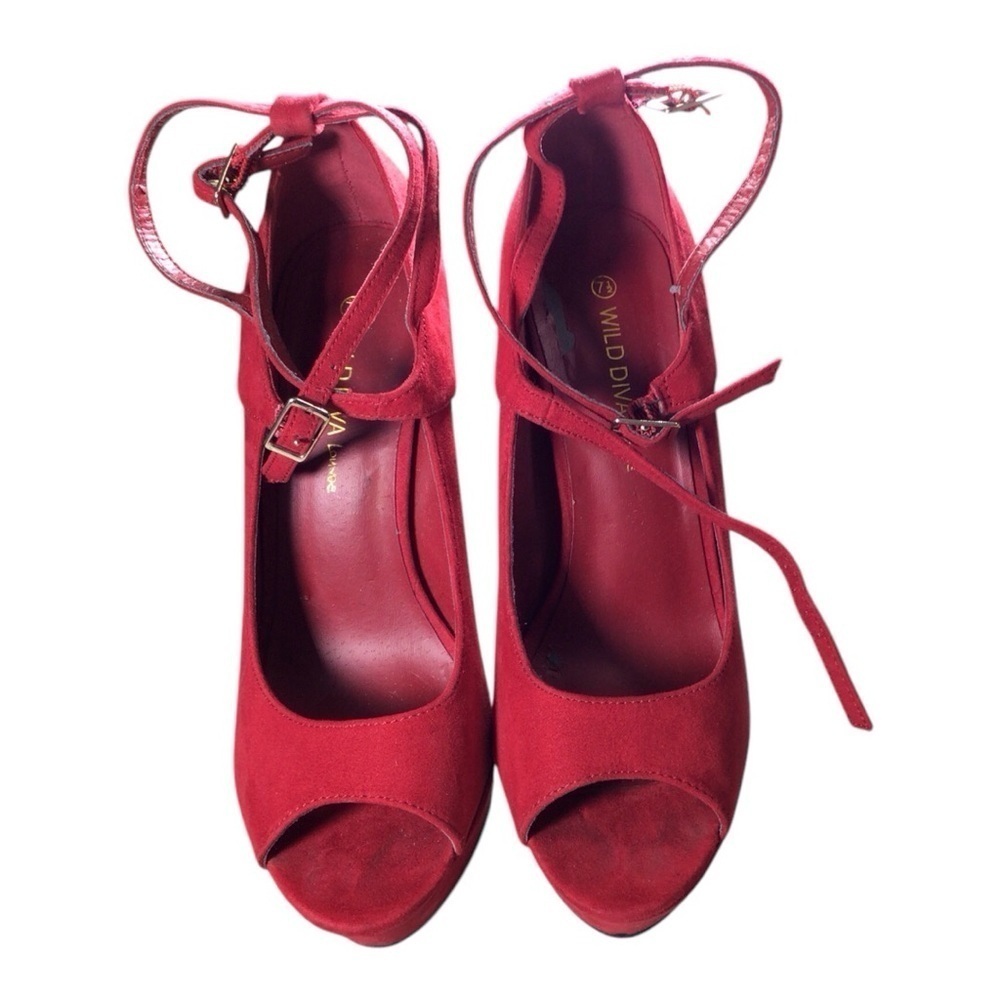 Wild Diva Red Platform Heels Woman’s size 7.5